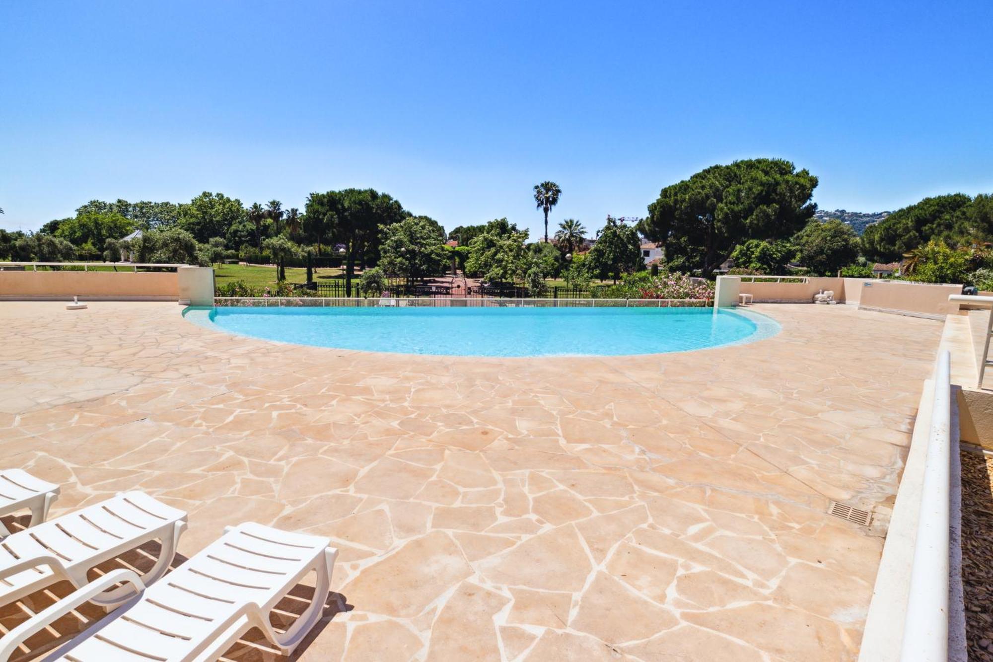 Duplex Villa Les Pins 89M2 Et Terrasse 30M2 Antibes Dış mekan fotoğraf